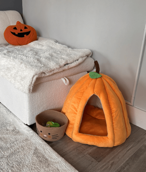 Cat Beds for Indoor Cats, Pumpkin Cat House,Cute Pumpkin Shape Cat Cave Bed Cat Tent with Removable Cushion, Warm Cave Nest Sleeping Bed Puppy House for Cats Small Dogs