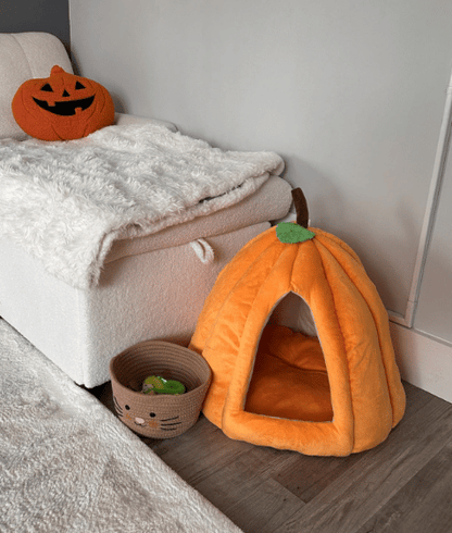 Cat Beds for Indoor Cats, Pumpkin Cat House,Cute Pumpkin Shape Cat Cave Bed Cat Tent with Removable Cushion, Warm Cave Nest Sleeping Bed Puppy House for Cats Small Dogs